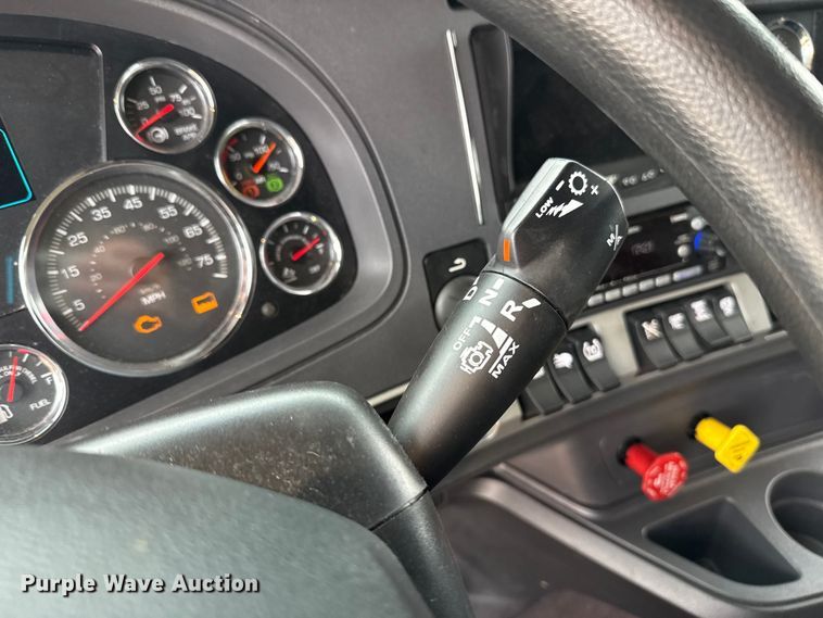 image for item HI9380 2022 Kenworth T680 semi truck