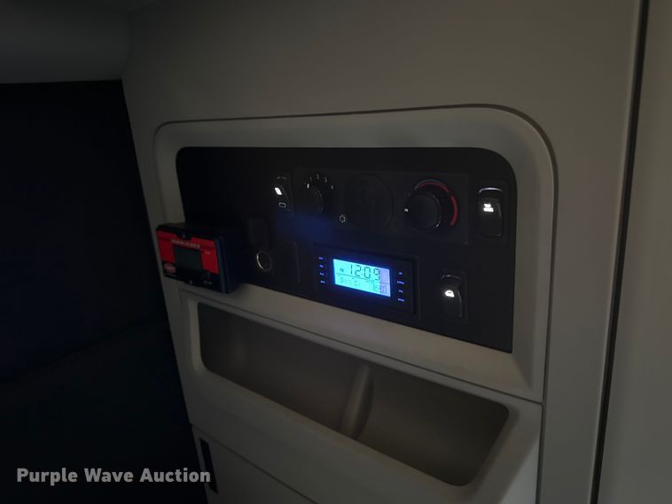 image for item HI9380 2022 Kenworth T680 semi truck