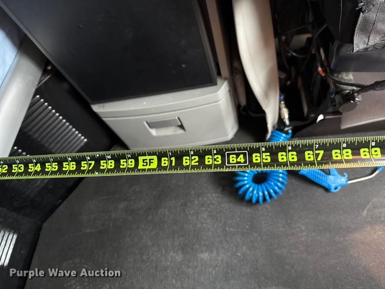 image for item HI9380 2022 Kenworth T680 semi truck