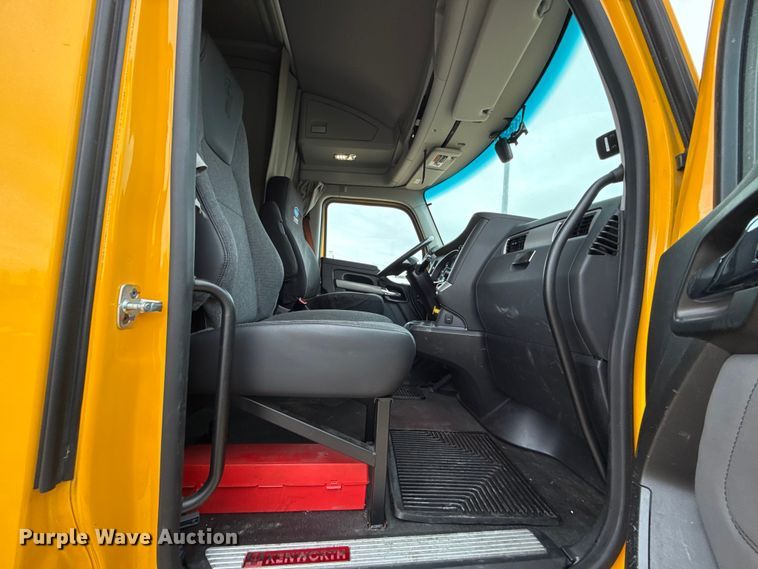 image for item HI9380 2022 Kenworth T680 semi truck