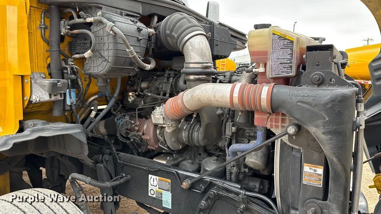 image for item HI9380 2022 Kenworth T680 semi truck