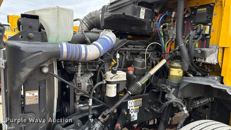 image for item HI9380 2022 Kenworth T680 semi truck