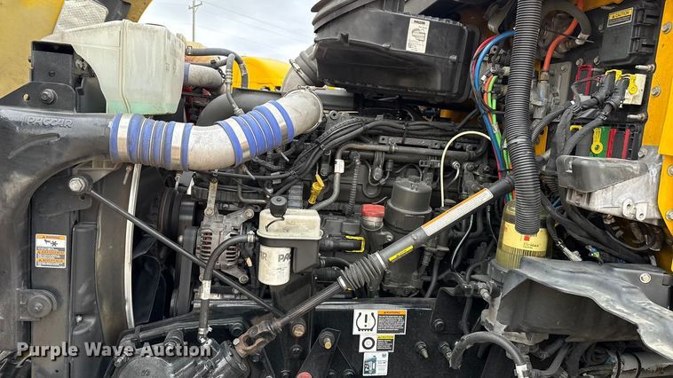 image for item HI9380 2022 Kenworth T680 semi truck