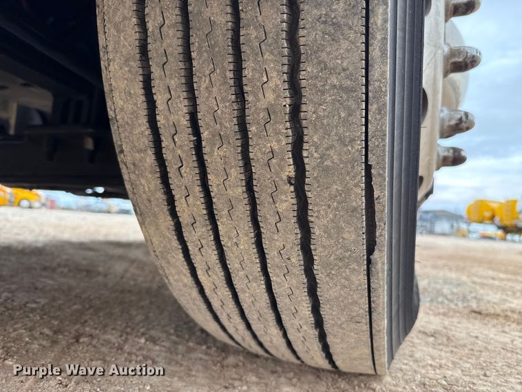 image for item HI9380 2022 Kenworth T680 semi truck