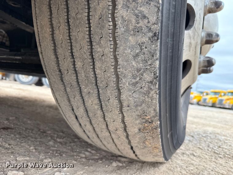 image for item HI9380 2022 Kenworth T680 semi truck