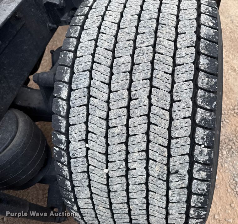 image for item HI9380 2022 Kenworth T680 semi truck