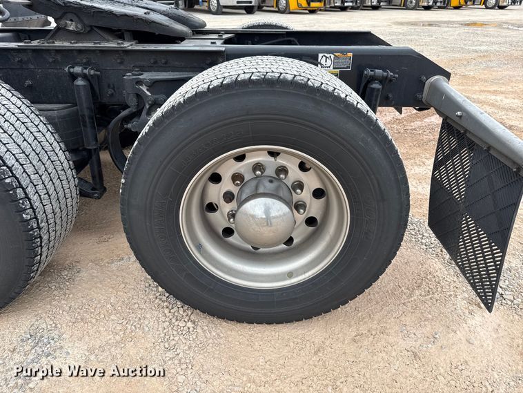 image for item HI9380 2022 Kenworth T680 semi truck