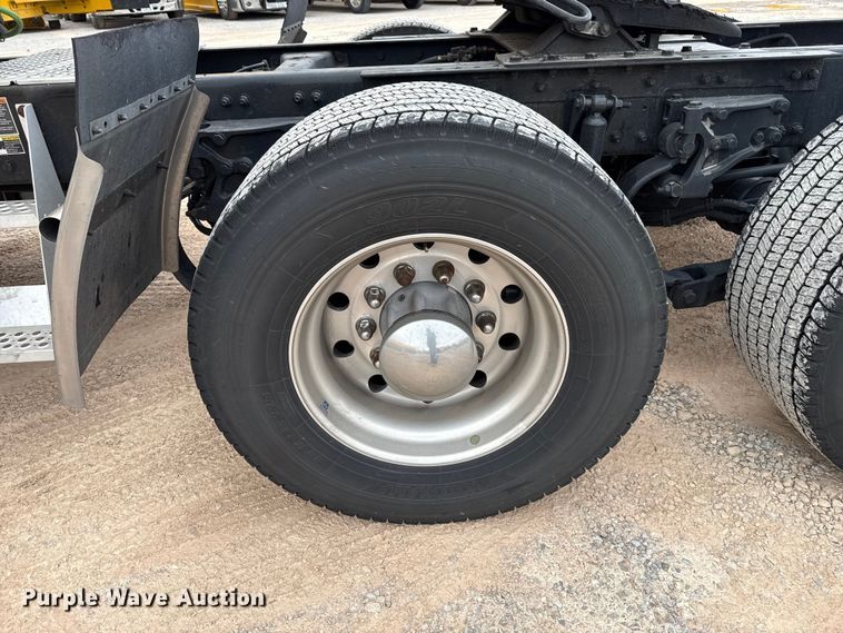 image for item HI9380 2022 Kenworth T680 semi truck