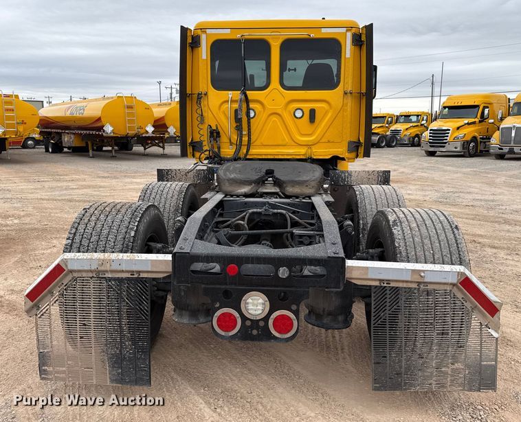 image for item HI9382 2022 Freightliner Cascadia 126 semi truck