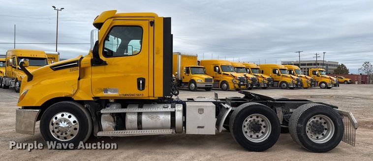 image for item HI9382 2022 Freightliner Cascadia 126 semi truck