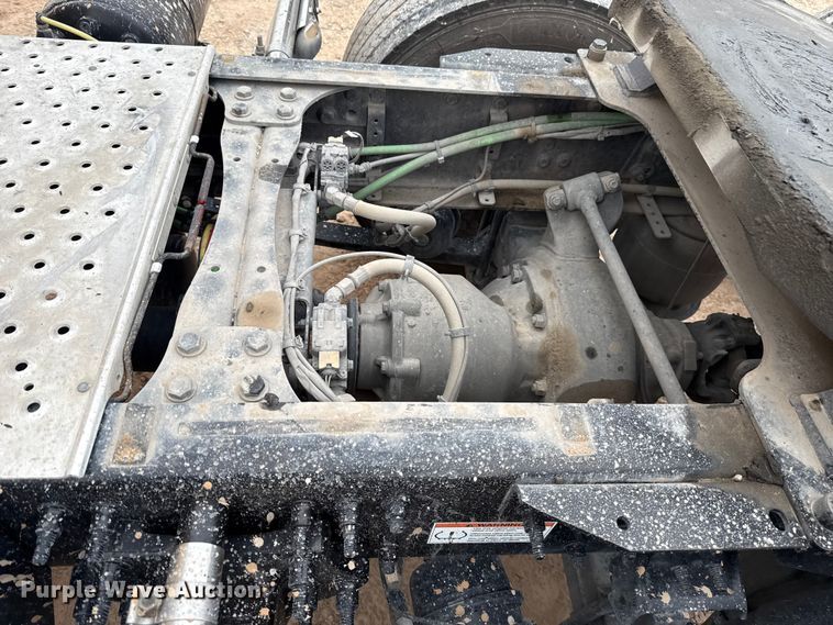 image for item HI9382 2022 Freightliner Cascadia 126 semi truck