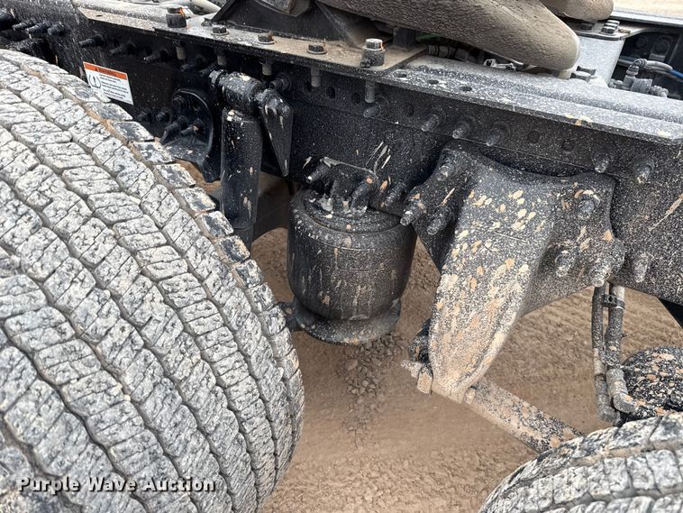 image for item HI9382 2022 Freightliner Cascadia 126 semi truck