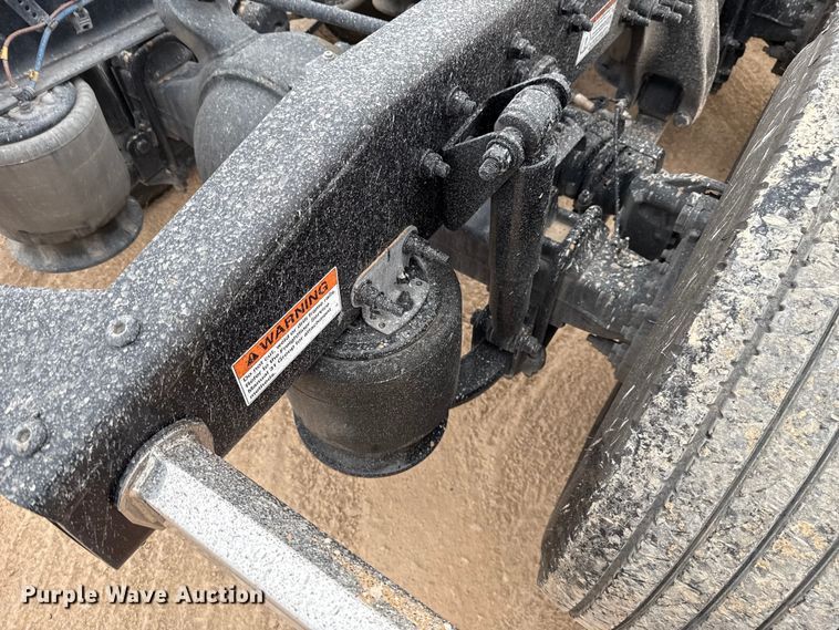 image for item HI9382 2022 Freightliner Cascadia 126 semi truck