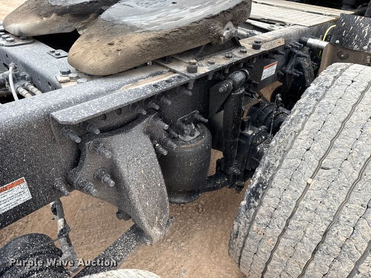 image for item HI9382 2022 Freightliner Cascadia 126 semi truck