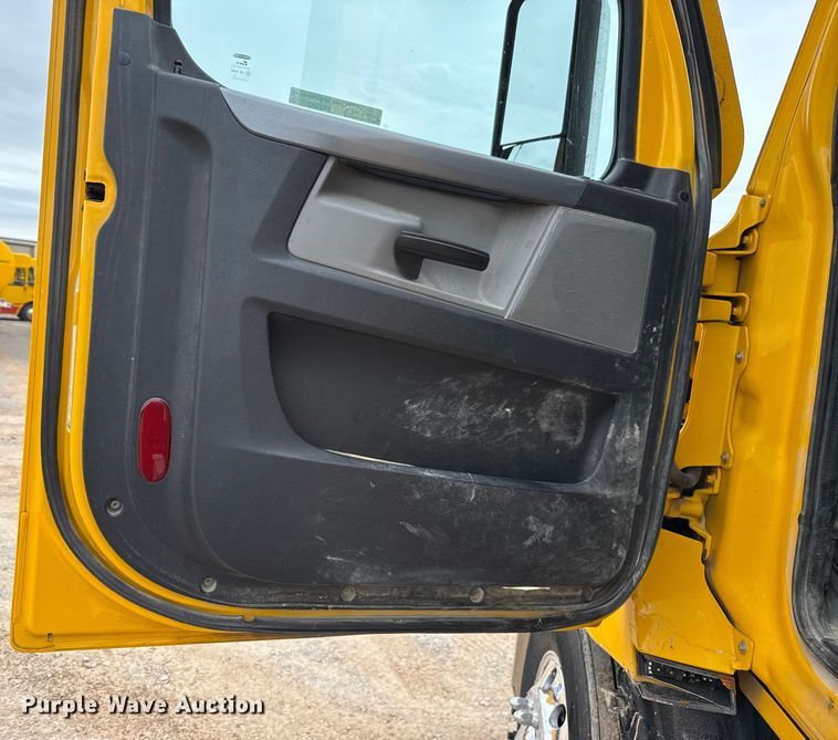 image for item HI9382 2022 Freightliner Cascadia 126 semi truck