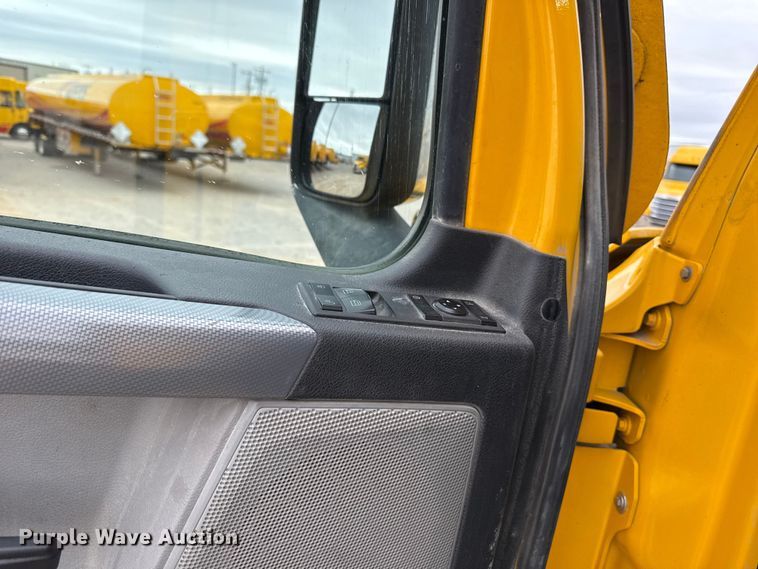 image for item HI9382 2022 Freightliner Cascadia 126 semi truck