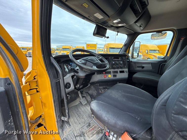 image for item HI9382 2022 Freightliner Cascadia 126 semi truck