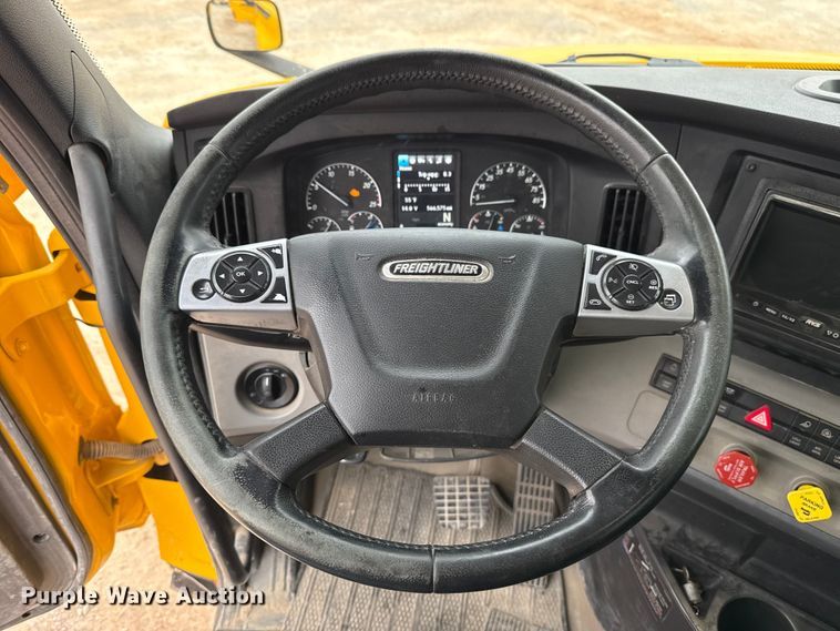 image for item HI9382 2022 Freightliner Cascadia 126 semi truck