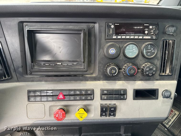 image for item HI9382 2022 Freightliner Cascadia 126 semi truck