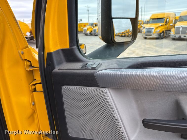 image for item HI9382 2022 Freightliner Cascadia 126 semi truck