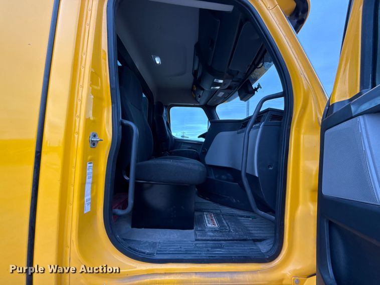 image for item HI9382 2022 Freightliner Cascadia 126 semi truck