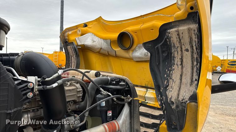 image for item HI9382 2022 Freightliner Cascadia 126 semi truck