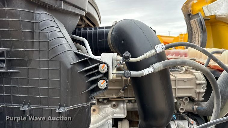 image for item HI9382 2022 Freightliner Cascadia 126 semi truck