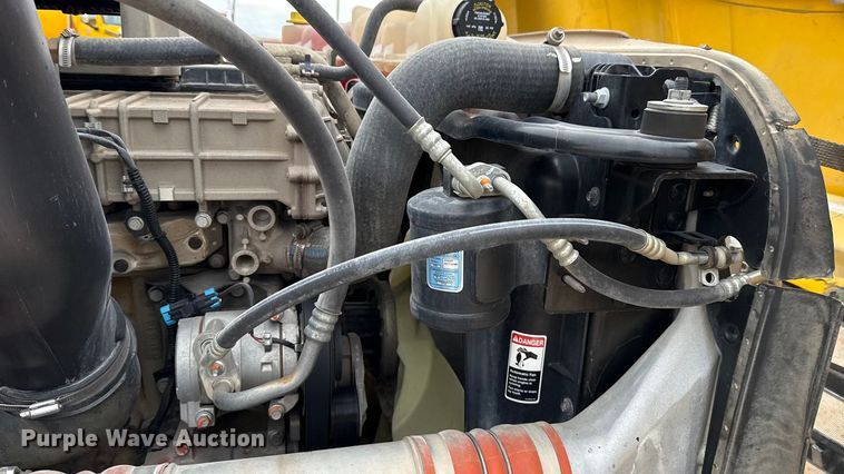 image for item HI9382 2022 Freightliner Cascadia 126 semi truck