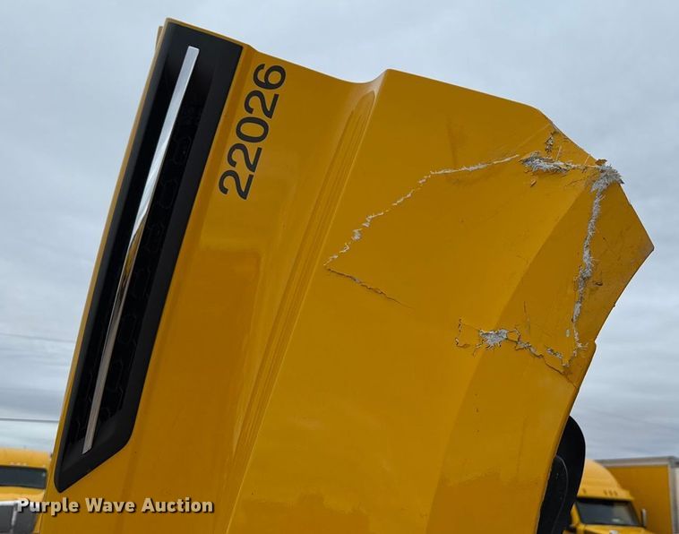 image for item HI9382 2022 Freightliner Cascadia 126 semi truck