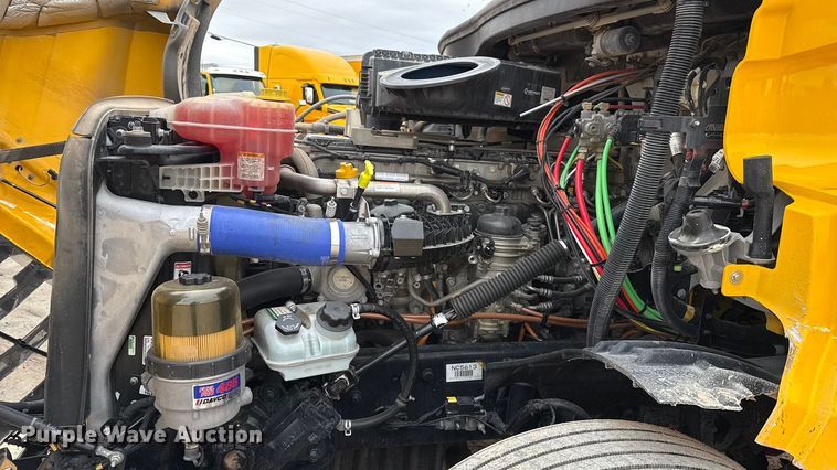 image for item HI9382 2022 Freightliner Cascadia 126 semi truck