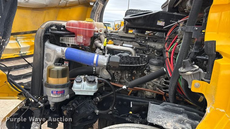 image for item HI9382 2022 Freightliner Cascadia 126 semi truck