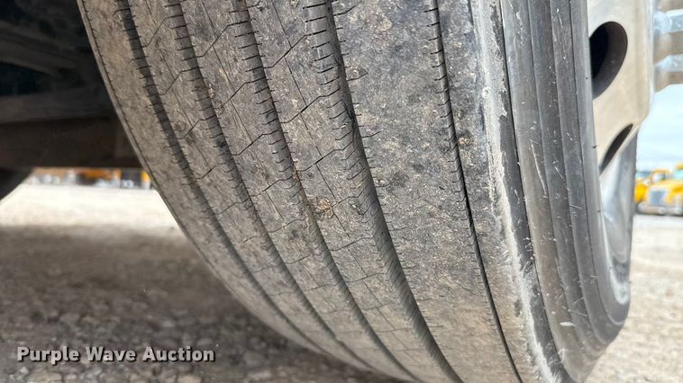 image for item HI9382 2022 Freightliner Cascadia 126 semi truck