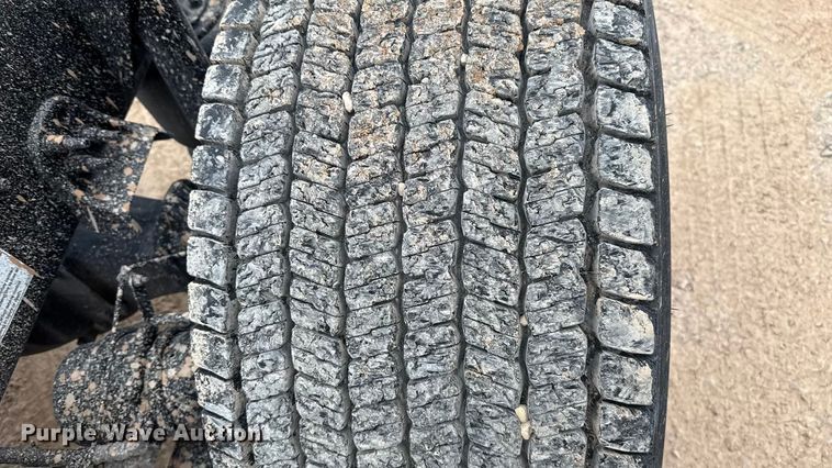 image for item HI9382 2022 Freightliner Cascadia 126 semi truck