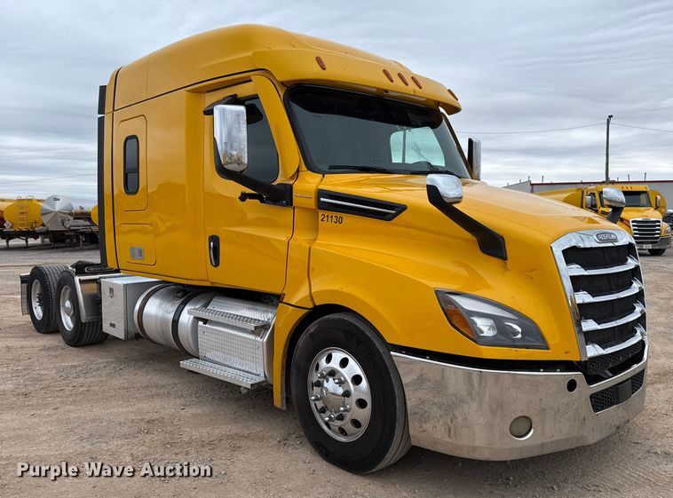 CAMIóN CAMAROTE 2021 FREIGHTLINER