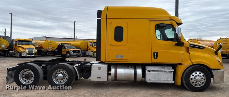CAMIóN CAMAROTE 2021 FREIGHTLINER