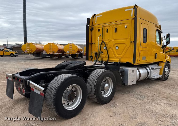 CAMIóN CAMAROTE 2021 FREIGHTLINER