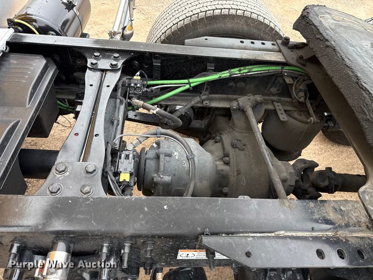 image for item HI9383 2021 Freightliner Cascadia 126 semi truck