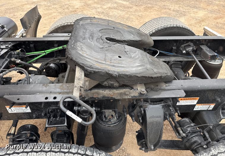 image for item HI9383 2021 Freightliner Cascadia 126 semi truck