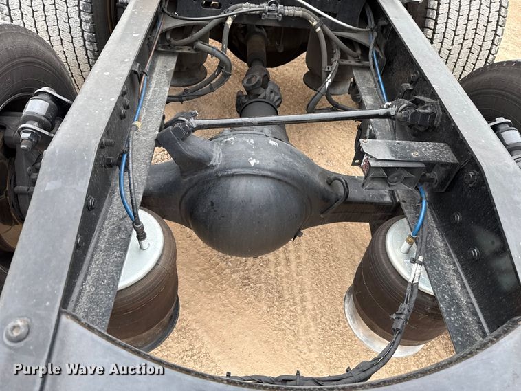 image for item HI9383 2021 Freightliner Cascadia 126 semi truck