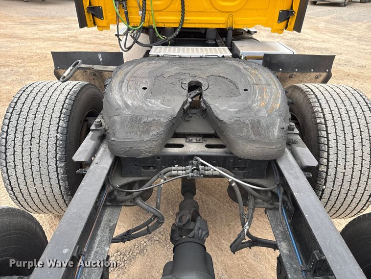 image for item HI9383 2021 Freightliner Cascadia 126 semi truck