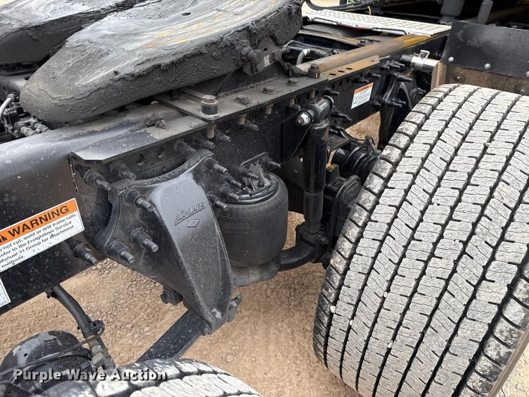 image for item HI9383 2021 Freightliner Cascadia 126 semi truck