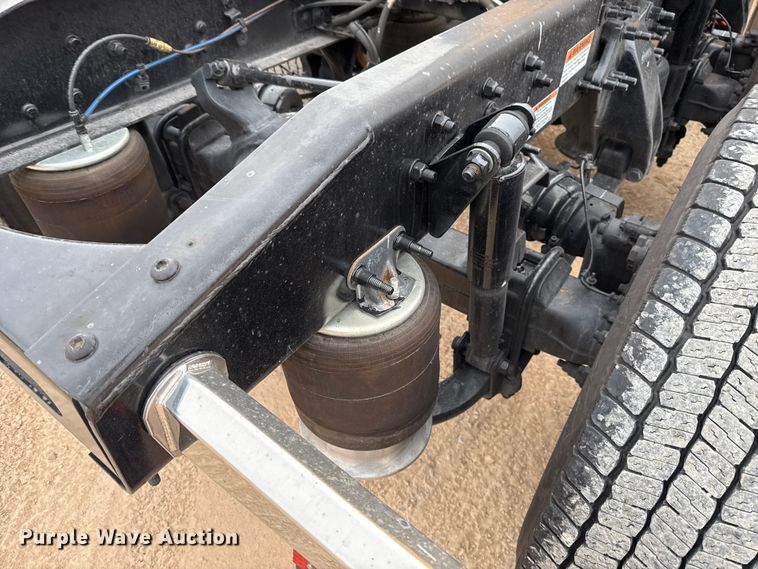 image for item HI9383 2021 Freightliner Cascadia 126 semi truck