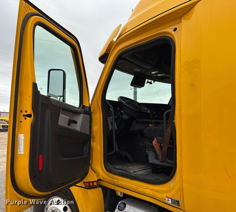 image for item HI9383 2021 Freightliner Cascadia 126 semi truck