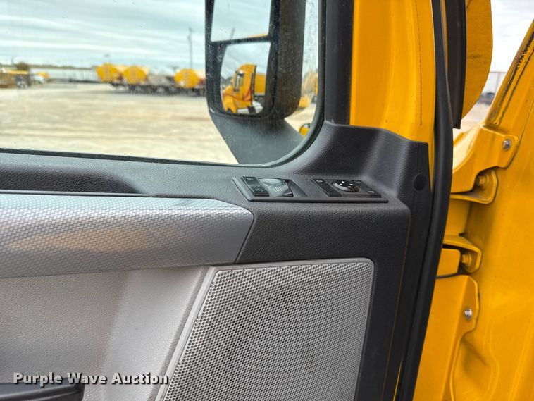 image for item HI9383 2021 Freightliner Cascadia 126 semi truck