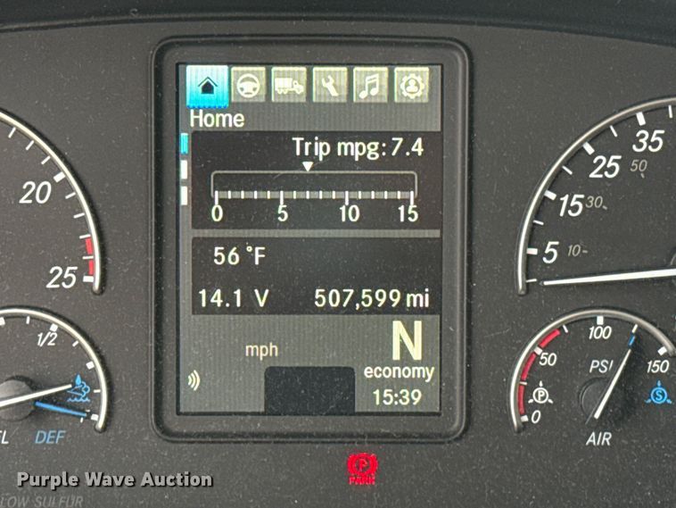 image for item HI9383 2021 Freightliner Cascadia 126 semi truck