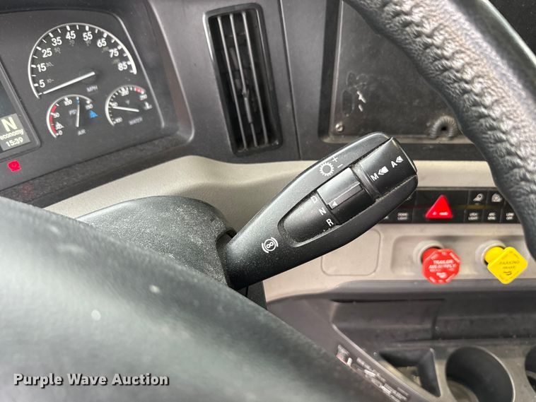 image for item HI9383 2021 Freightliner Cascadia 126 semi truck