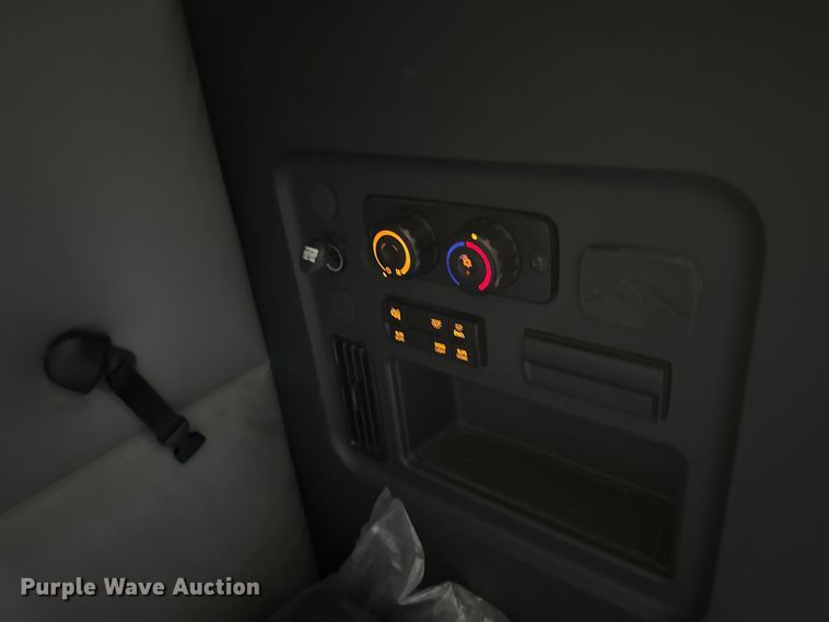 image for item HI9383 2021 Freightliner Cascadia 126 semi truck