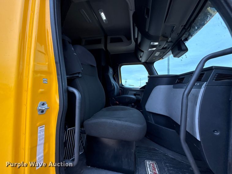 image for item HI9383 2021 Freightliner Cascadia 126 semi truck