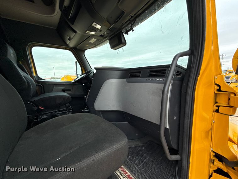 image for item HI9383 2021 Freightliner Cascadia 126 semi truck