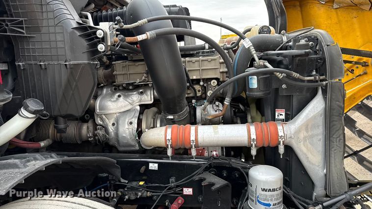 image for item HI9383 2021 Freightliner Cascadia 126 semi truck